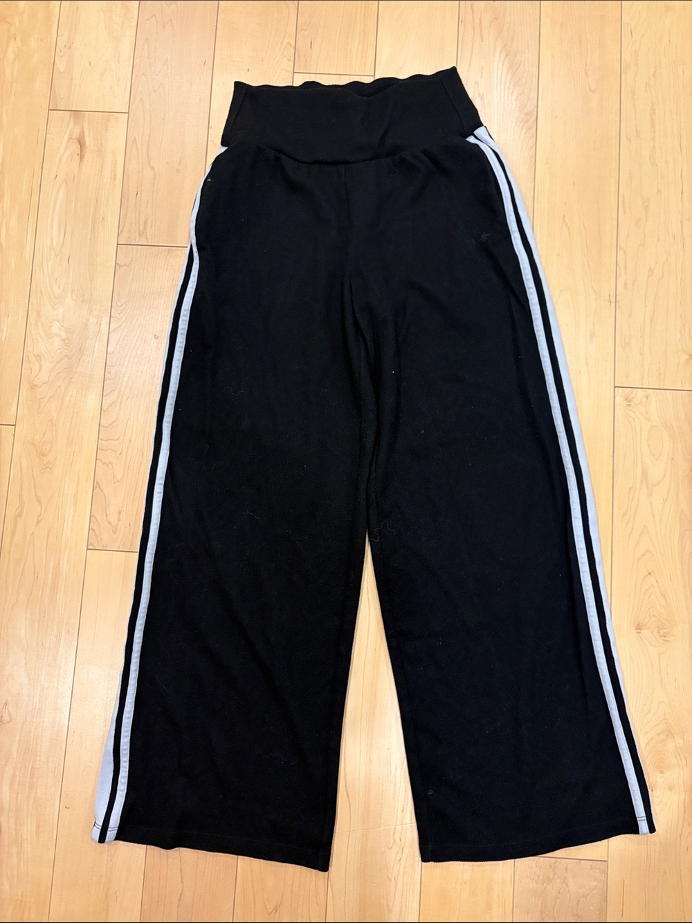 HALARA Black Wide-Leg Track Pants with White Side Stripes